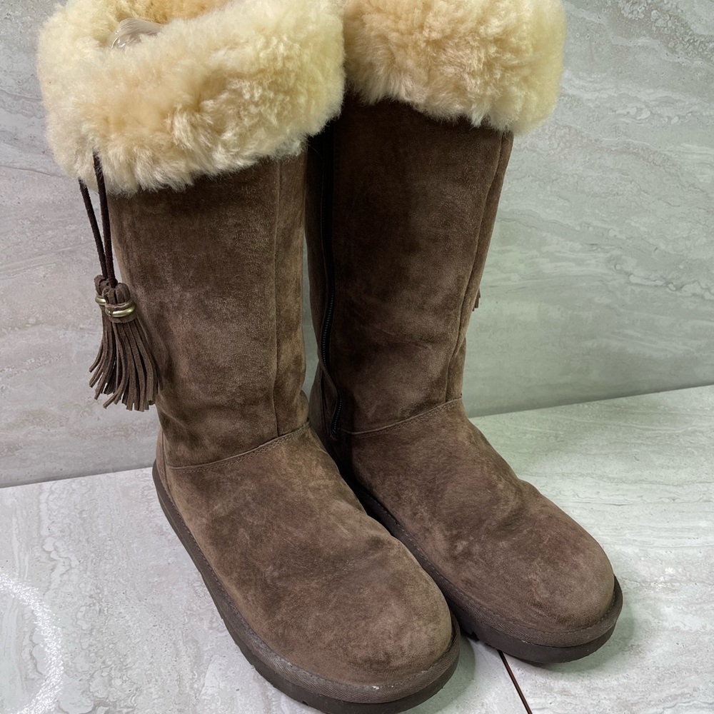 UGG Brown Winter Boots with Cream Fur
